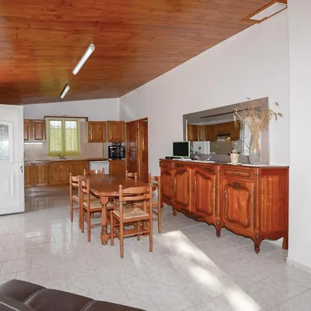 Apartment Stunning In With Kitchenette Cervione